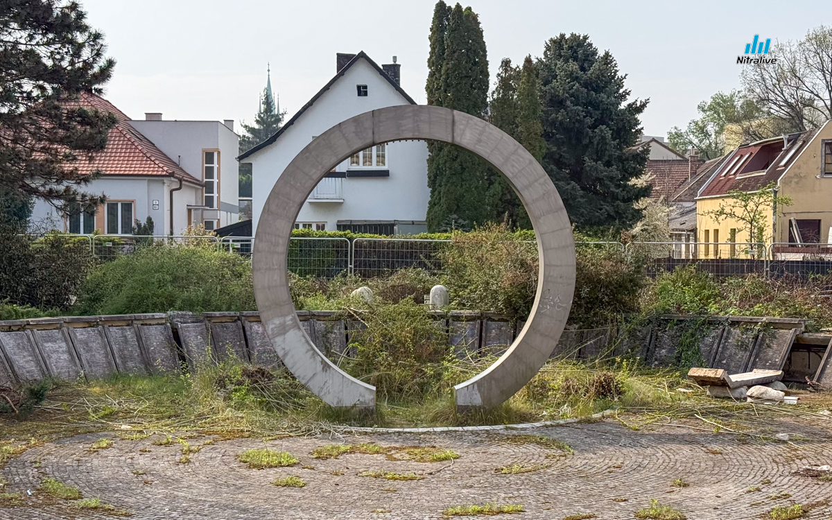 Fontána PKO Nitra, čistenie