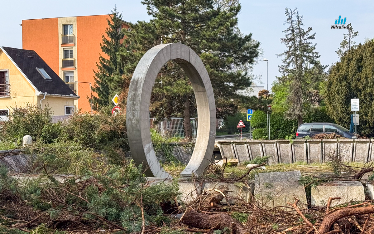 Fontána PKO Nitra, čistenie