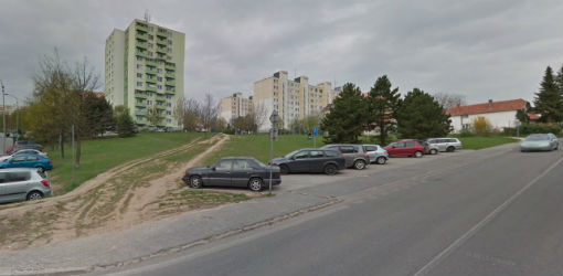 Mesto Nitra chce na nevyužitých pozemkoch na Klokočine poschodové garáže. Spolu 3 pozemky ponúka vo verejnej obchodnej súťaži