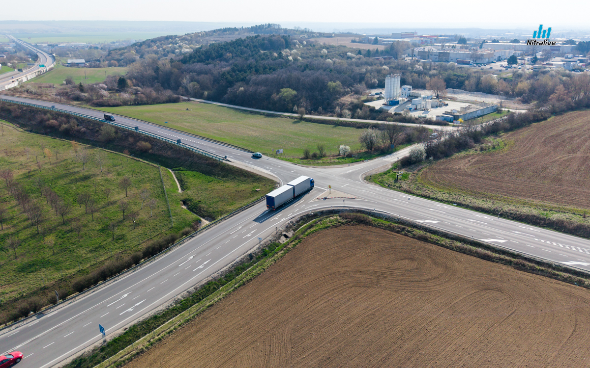 Križovatka R1, juh - Čermáň, Cabajská ulica, 2026