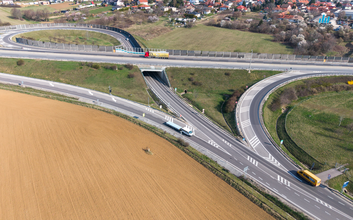 Križovatka R1, juh - Čermáň, Cabajská ulica, 2026