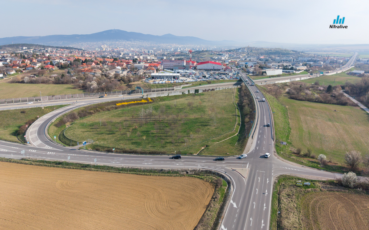 Križovatka R1, juh - Čermáň, Cabajská ulica, 2026