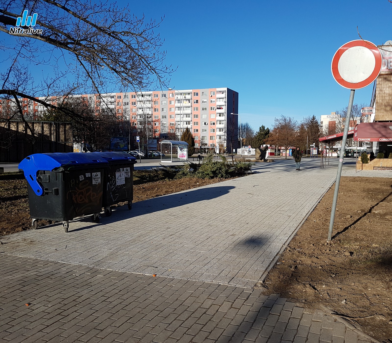 Priestor pred budovou Lipa po rekonštrukcii