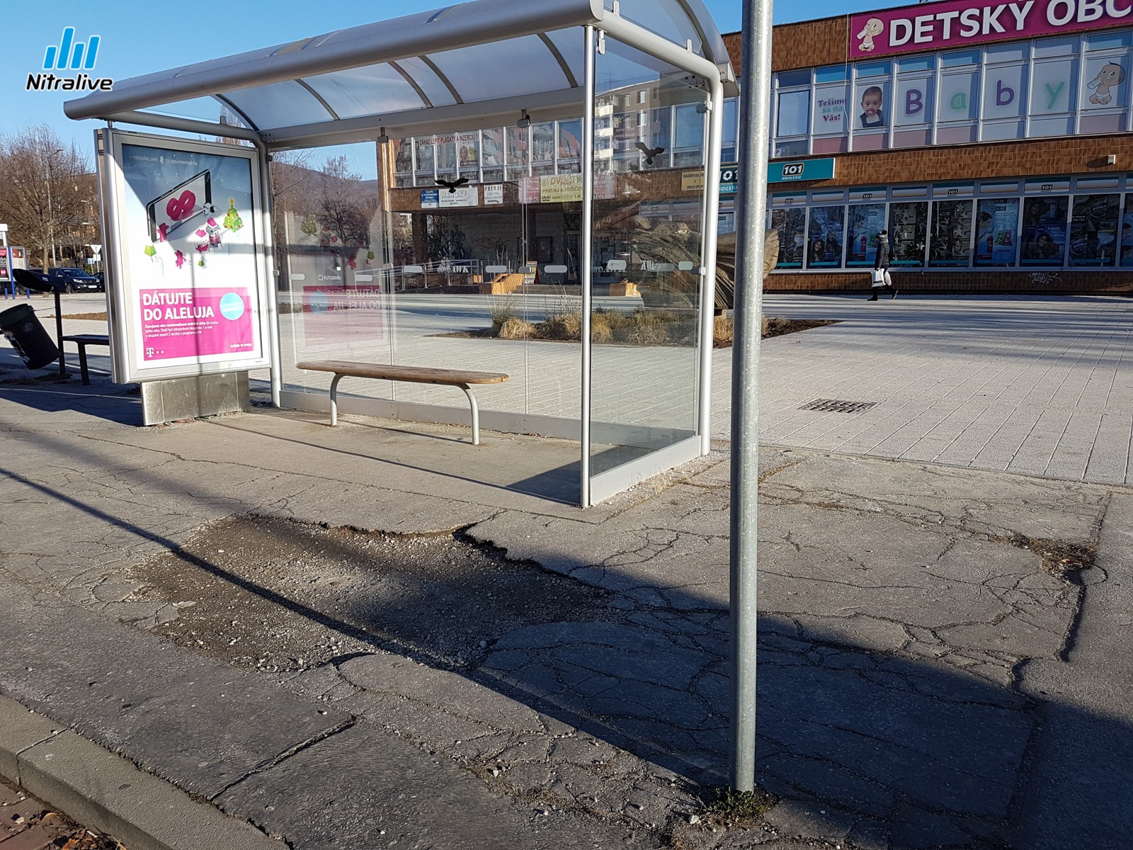 Priestor pred budovou Lipa po rekonštrukcii