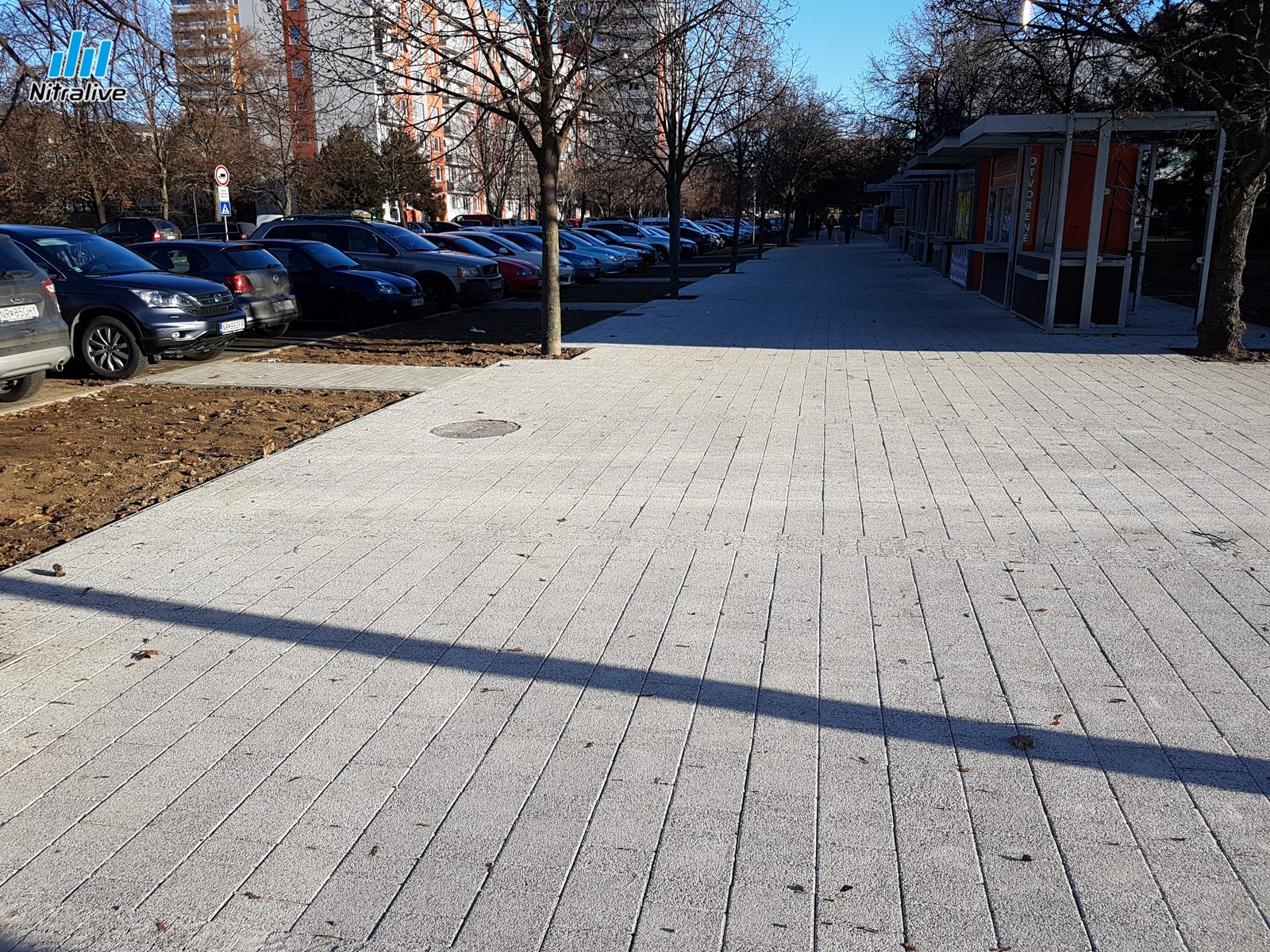 Priestor pred budovou Lipa po rekonštrukcii