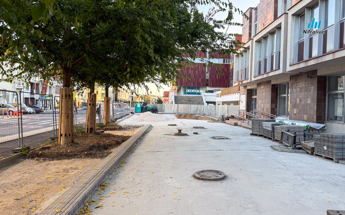 Predĺženie pešej zóny Nitra, Orbis - VÚB