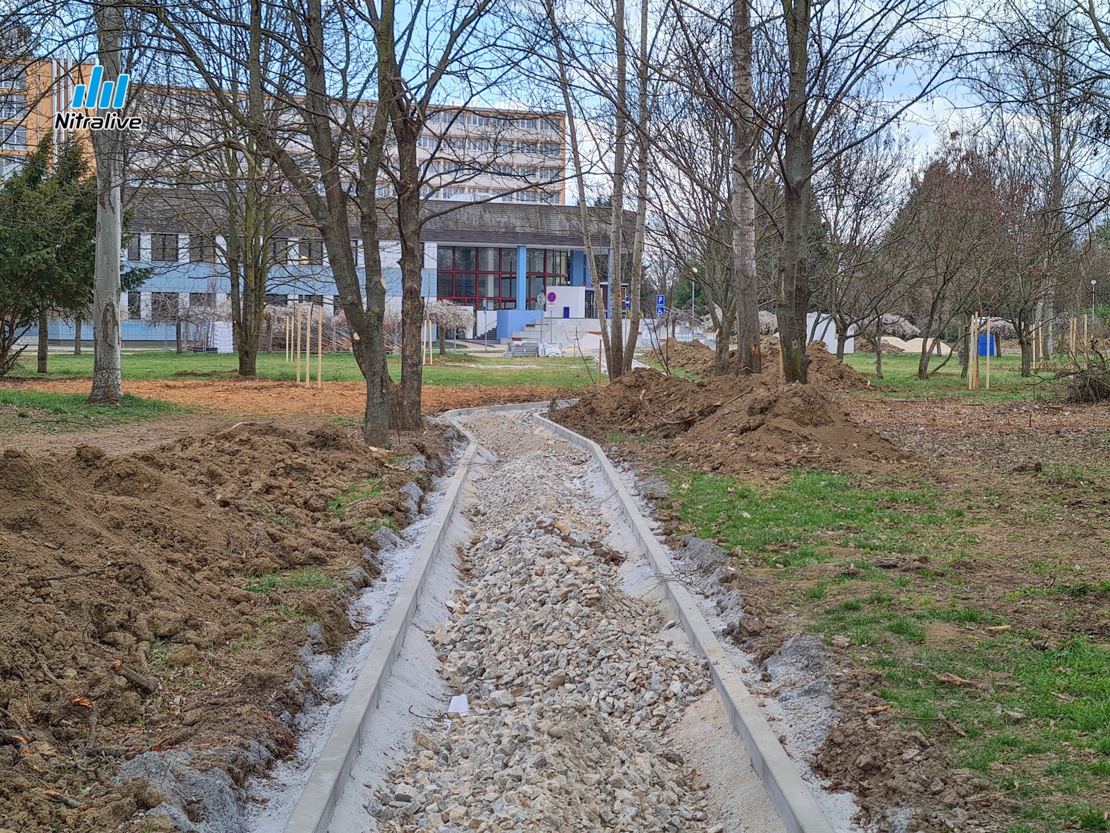 Medzi ŠKD Bernolák a Aulou SPU revitalizujú priestor