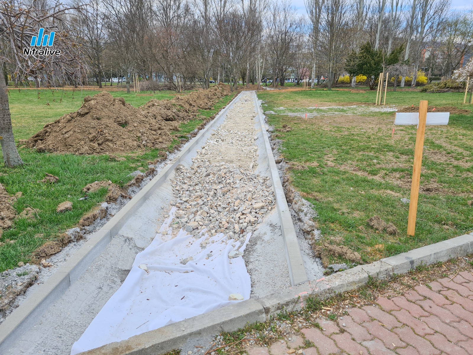 Medzi ŠKD Bernolák a Aulou SPU revitalizujú priestor